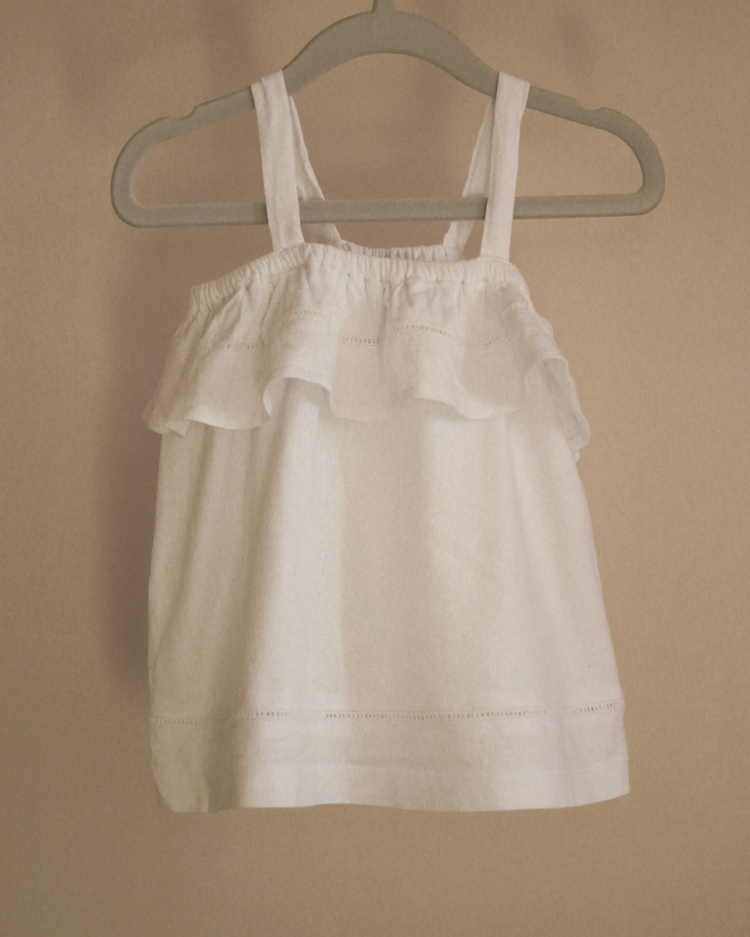 Débardeur blanc froufrou