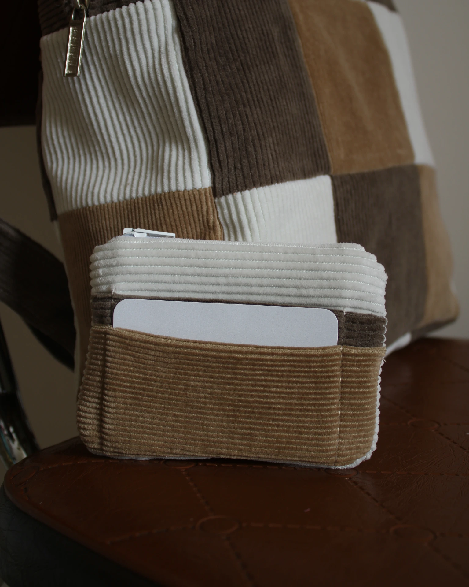 Pochette / Porte-cartes en velours côtelé