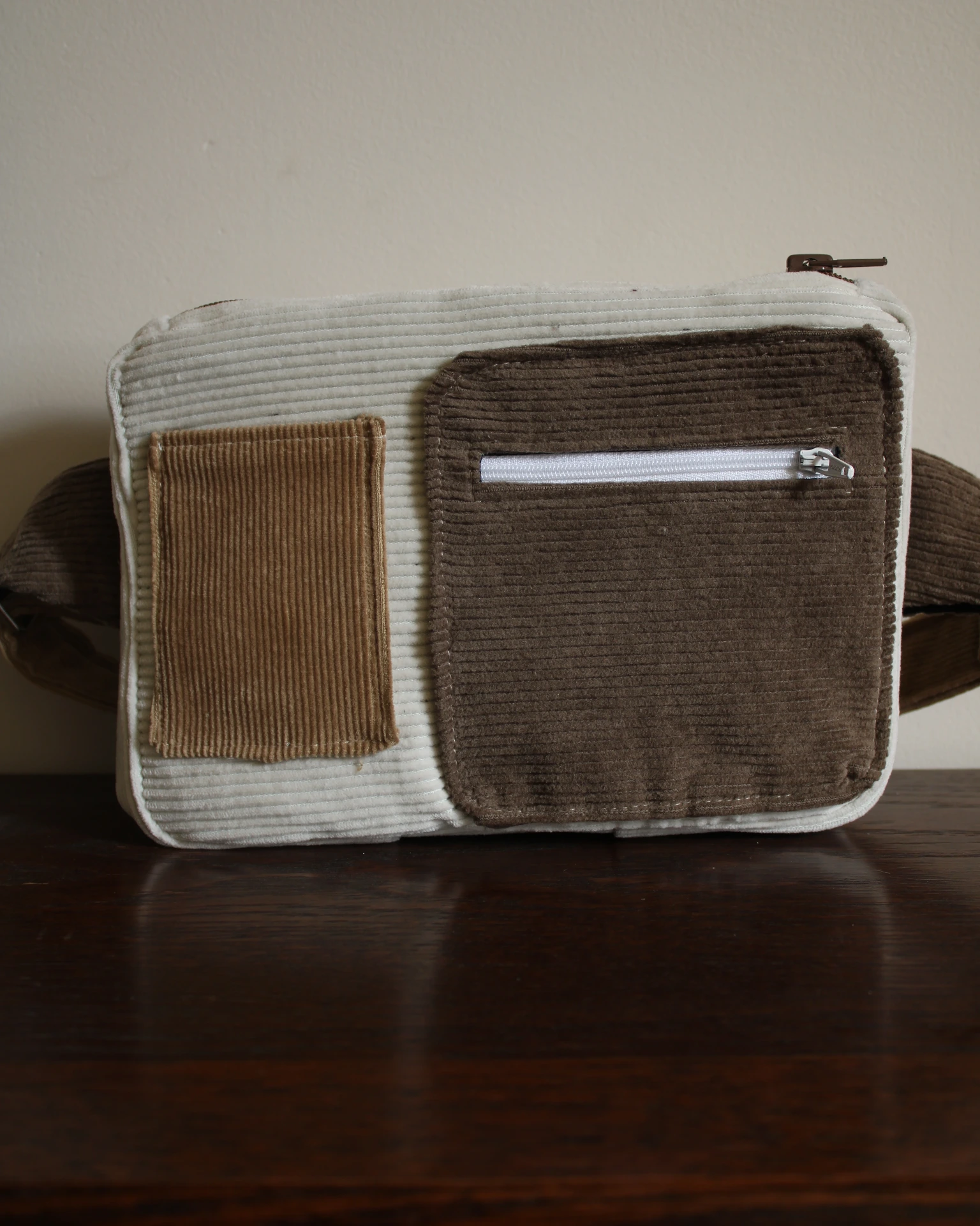 Banane en velours côtelé