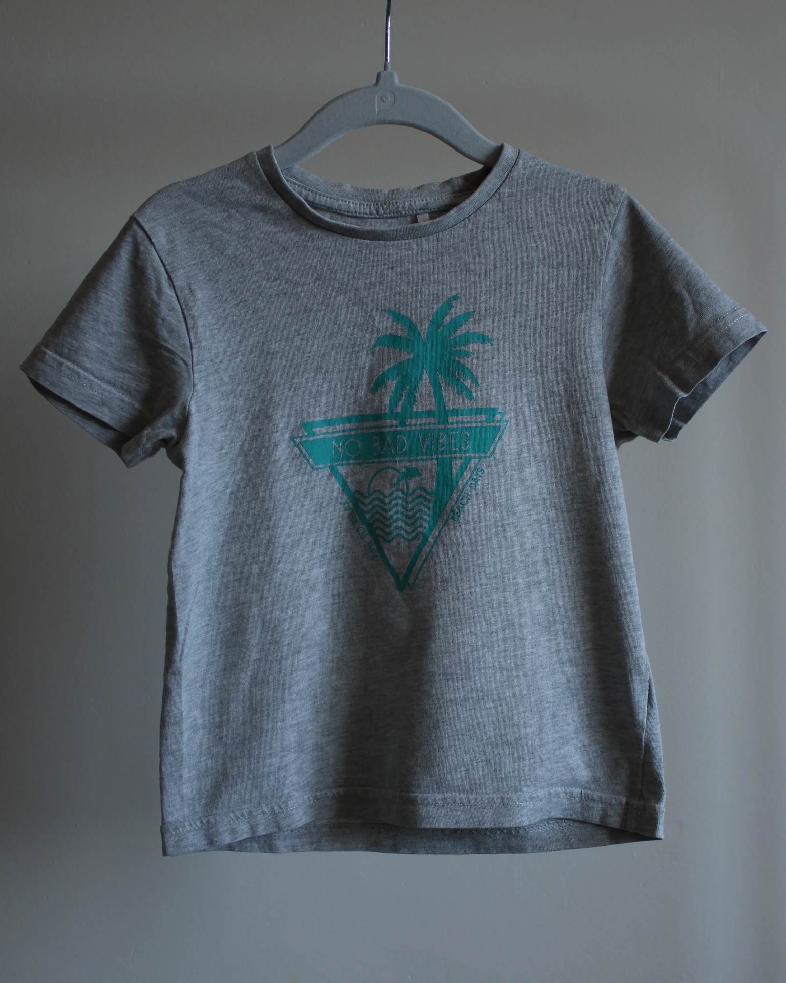 [027] T-shirt gris