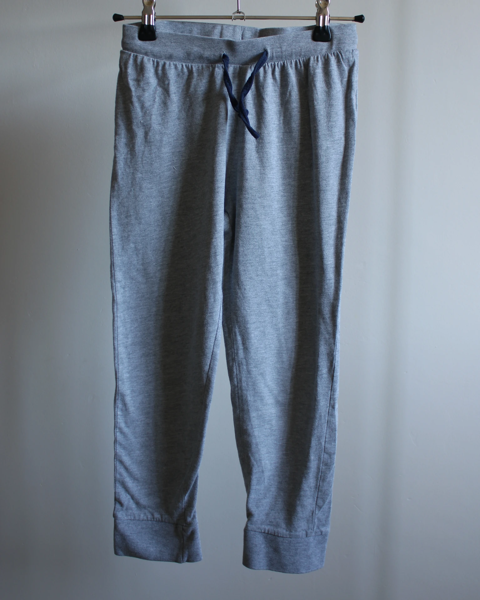 [028] Jogging gris