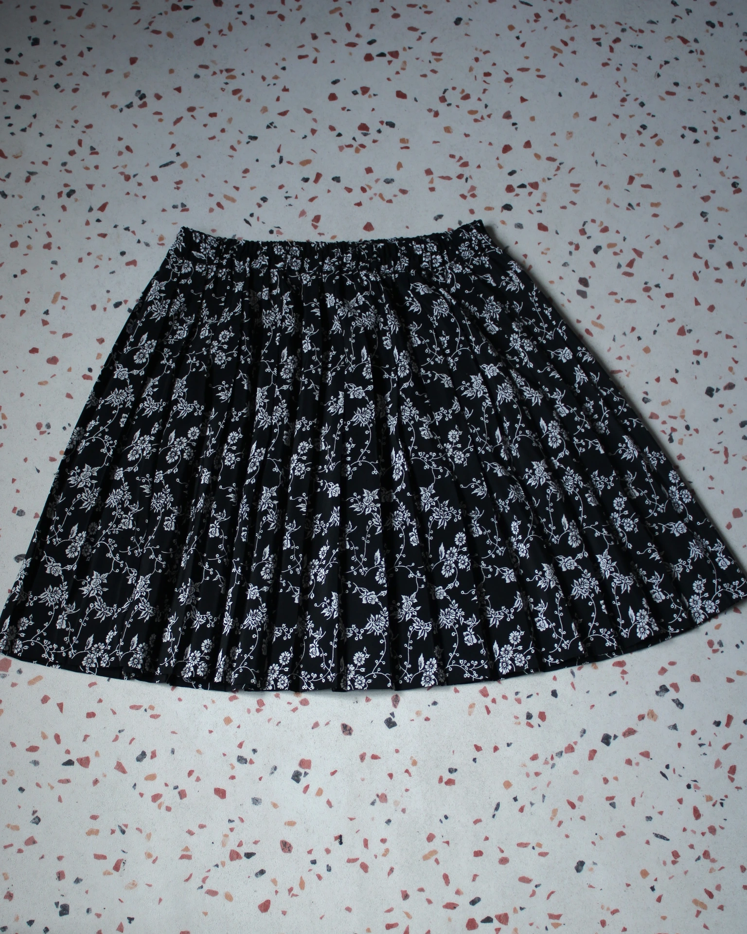 Jupe noire à fleur