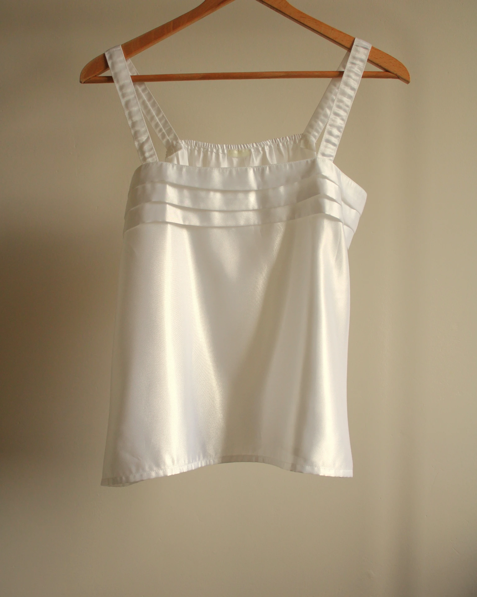 Top blanc satin