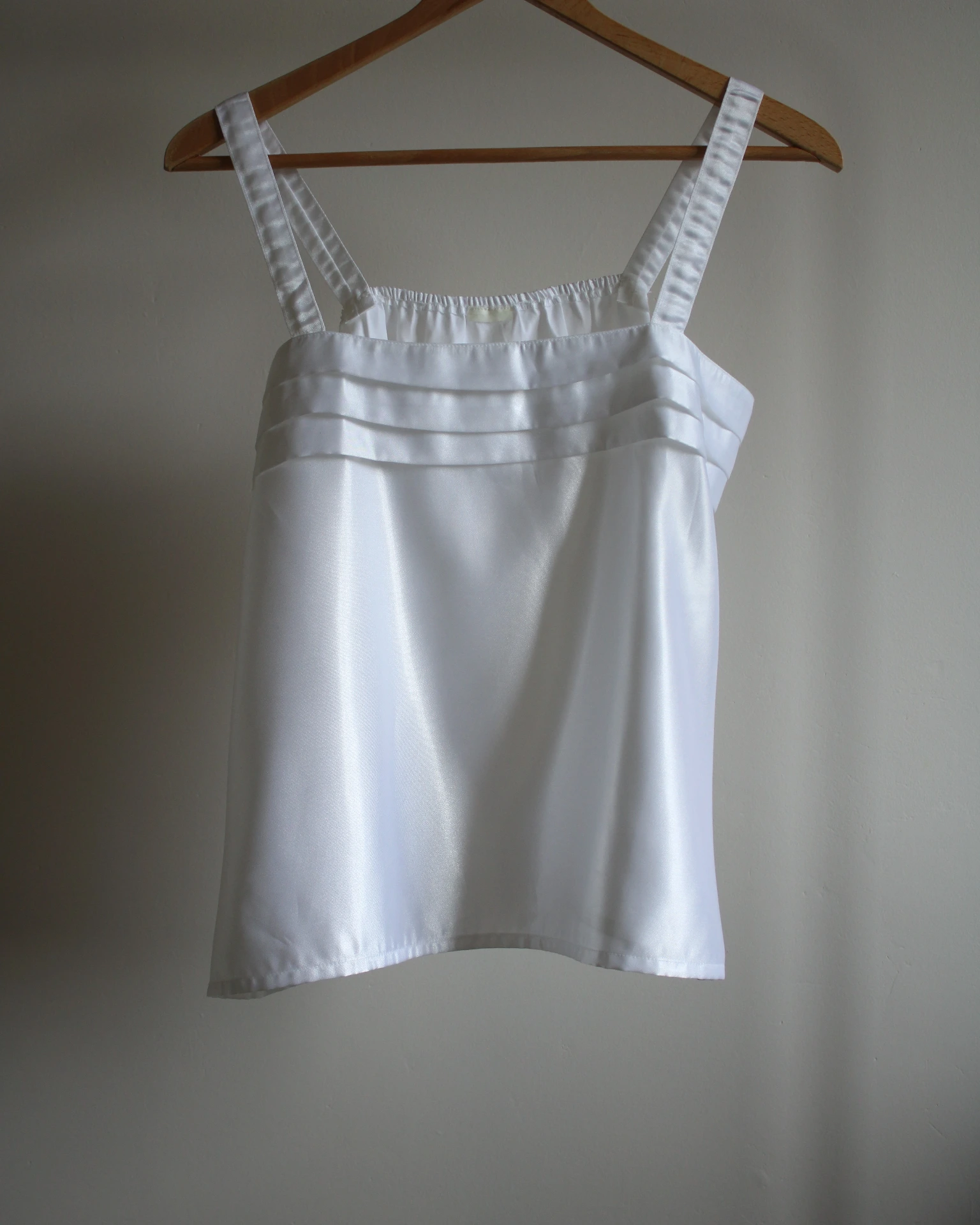Top blanc satin