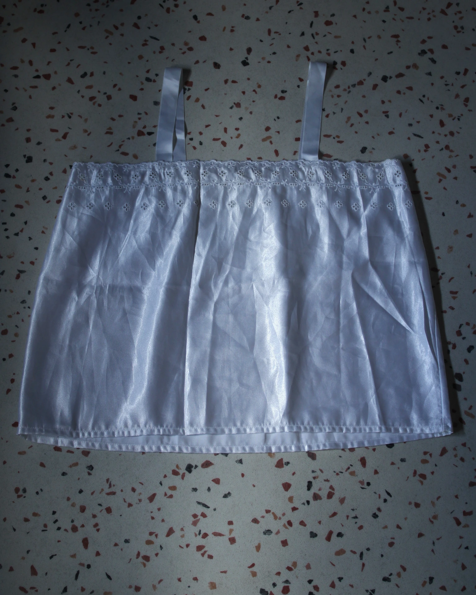 Top blanc satin