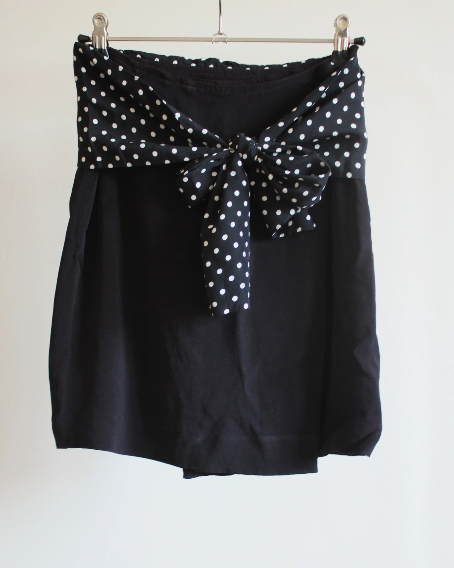 Jupe noire à pois