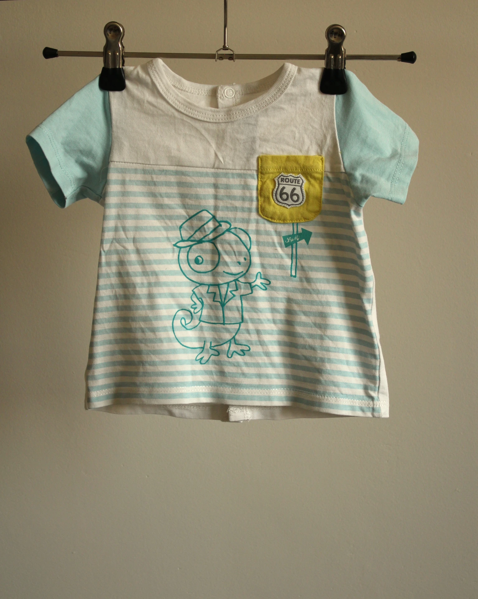 T-shirt blanc et bleu