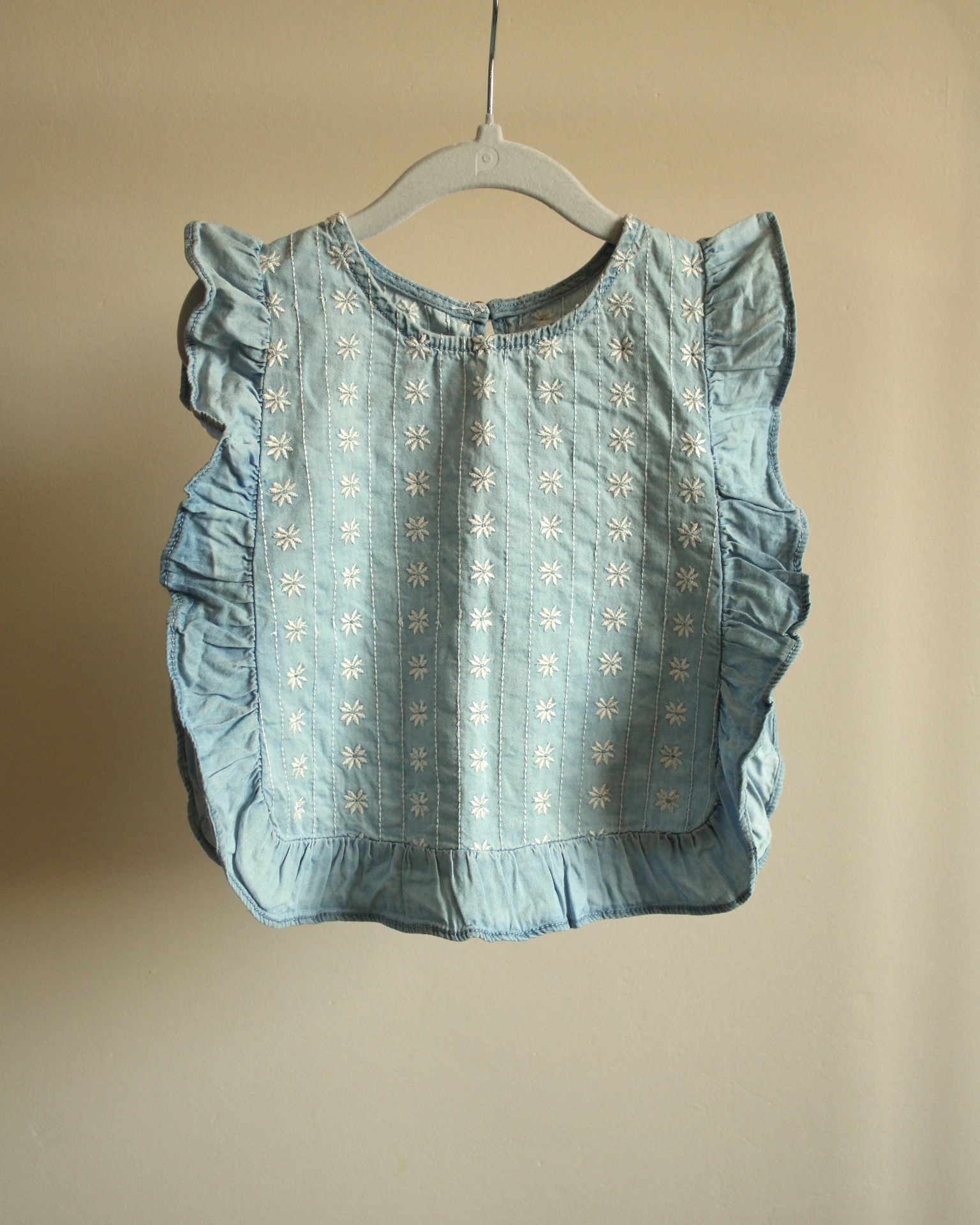 Blouse sans manche brodé