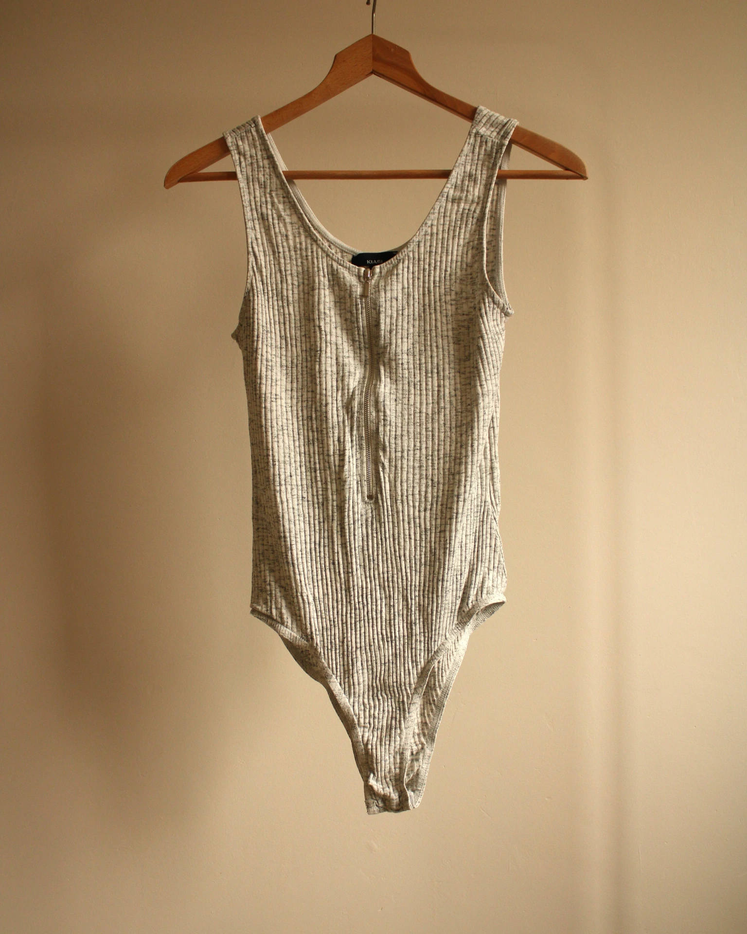 Body gris