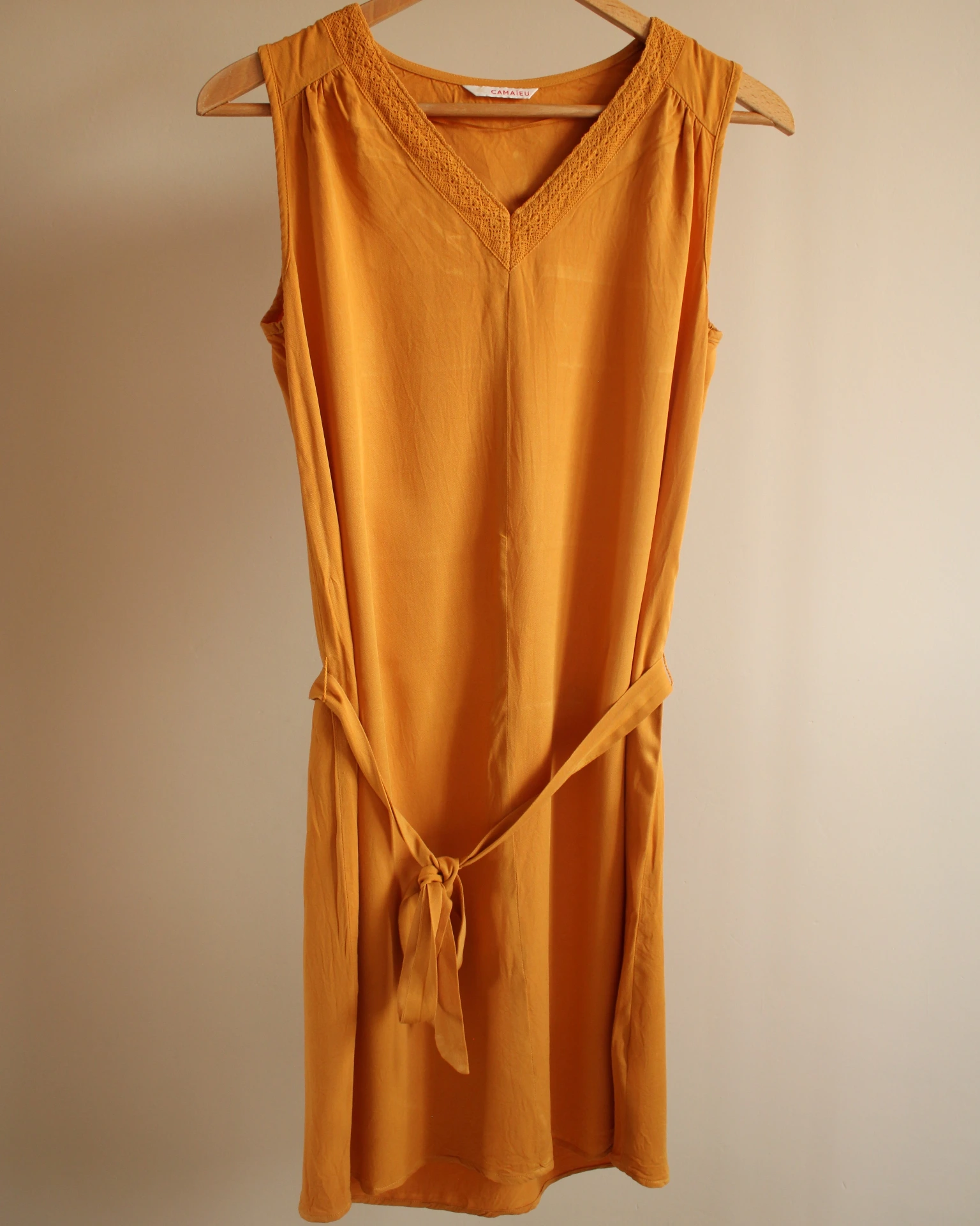 [193] Robe Jaune