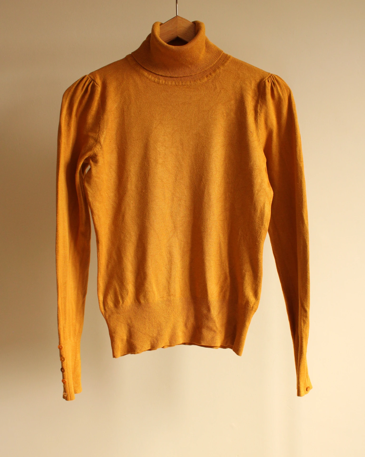 Pull col roulé Jaune