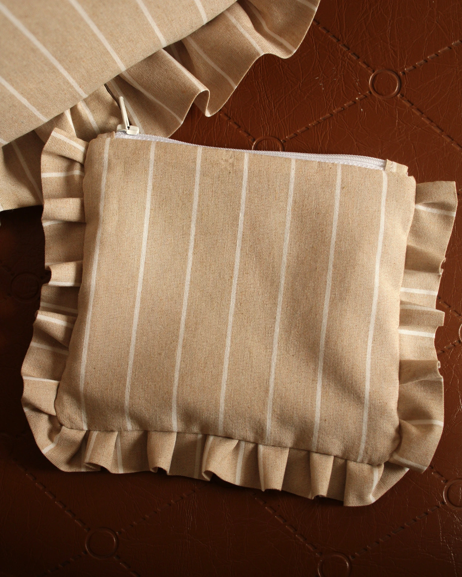 Pochette froufrou Beige
