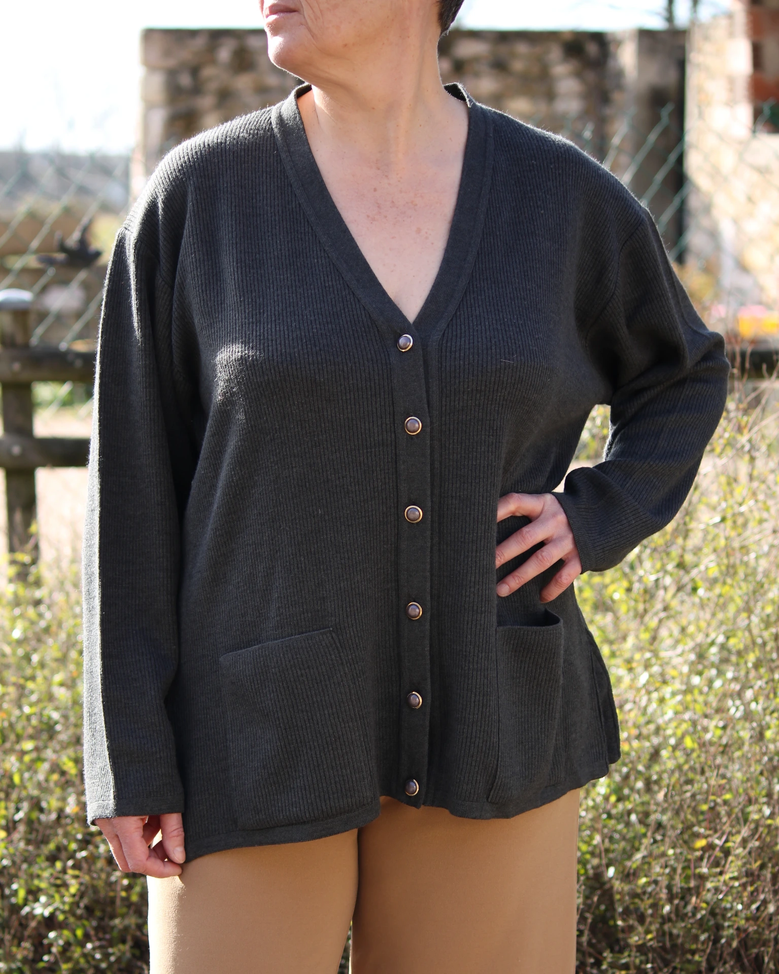 Gilet gris en maille côtelée